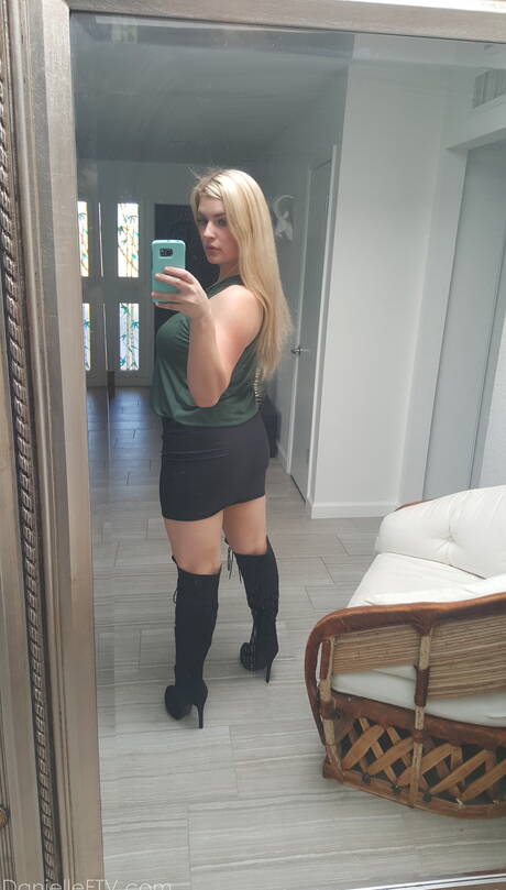 Danielle FTV offers a free xxx photo gallery with Danielle Delaunay has a sexy form