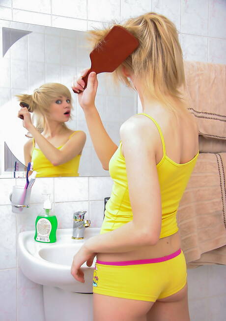 Stunning 18 invite you to explore a free pictures with Cindy B showing superb shape