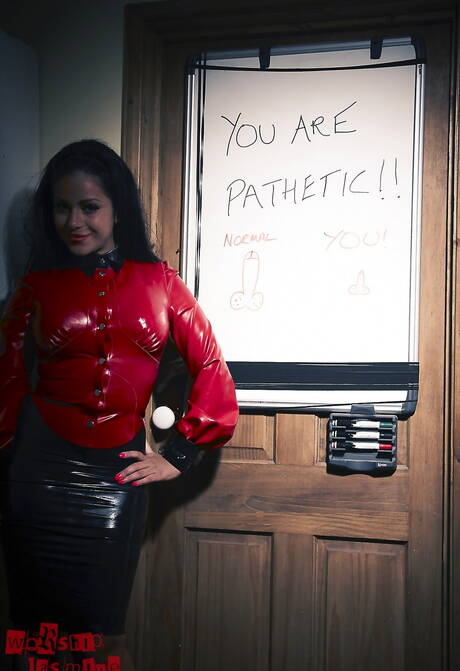 Worship Jasmine offers a xxx picture gallery with Jasmine showing well-done form