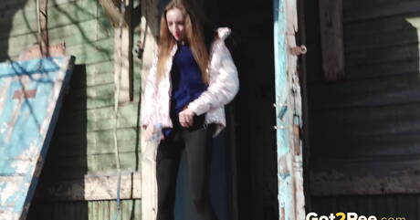 Got 2 Pee are proud to present you with a free pics featuring Vika in golden shower action