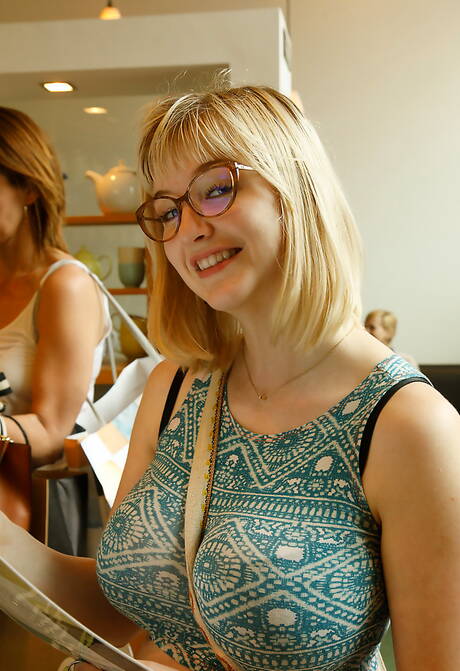 Zishy invite you to explore a xxx photos with Vicky Chandler has a nice form